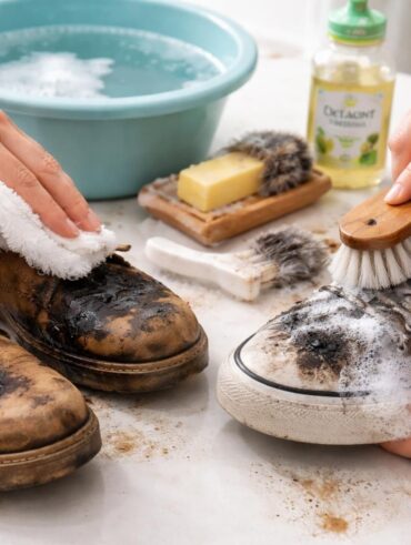 découvrez comment enlever efficacement le cambouis de vos chaussures grâce à nos astuces simples et efficaces pour leur redonner toute leur éclat.