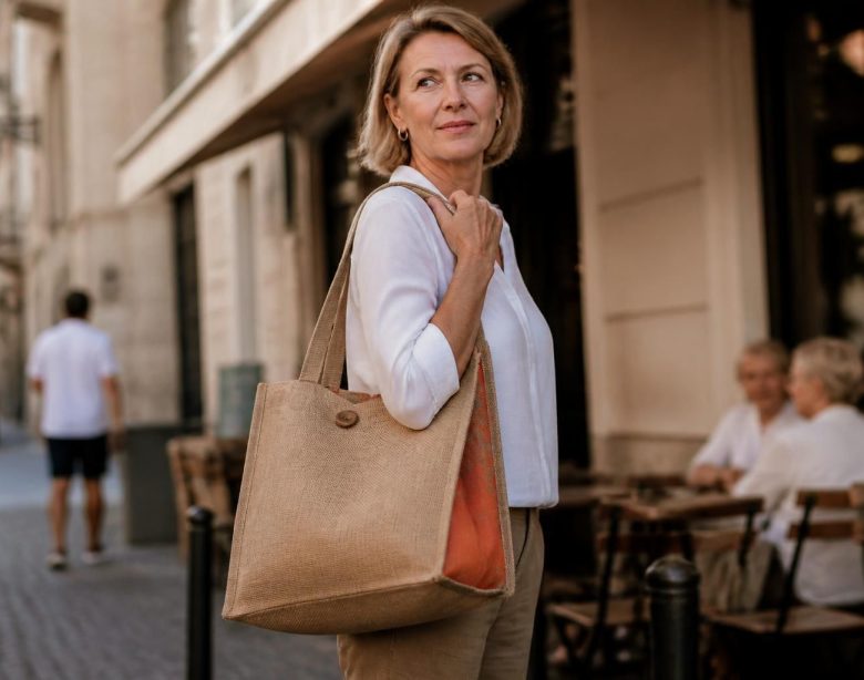 découvrez comment un cabas réversible en toile de jute allie praticité et style pour simplifier et embellir votre quotidien tout en respectant l'environnement.