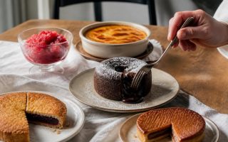 découvrez une sélection gourmande de desserts en g qui raviront vos papilles. savourez chaque bouchée de ces délicieuses douceurs, parfaites pour toutes les envies sucrées.